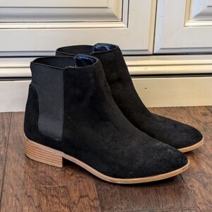 Lust for Life black faux suede booties size 7